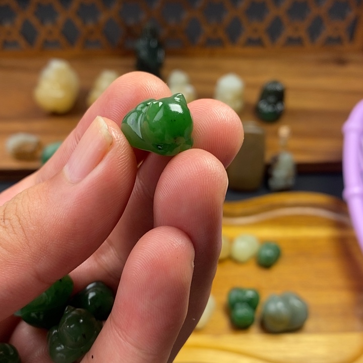 星***晚和田玉未镶嵌颈饰