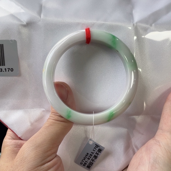 翡翠手镯未镶嵌翡翠手镯