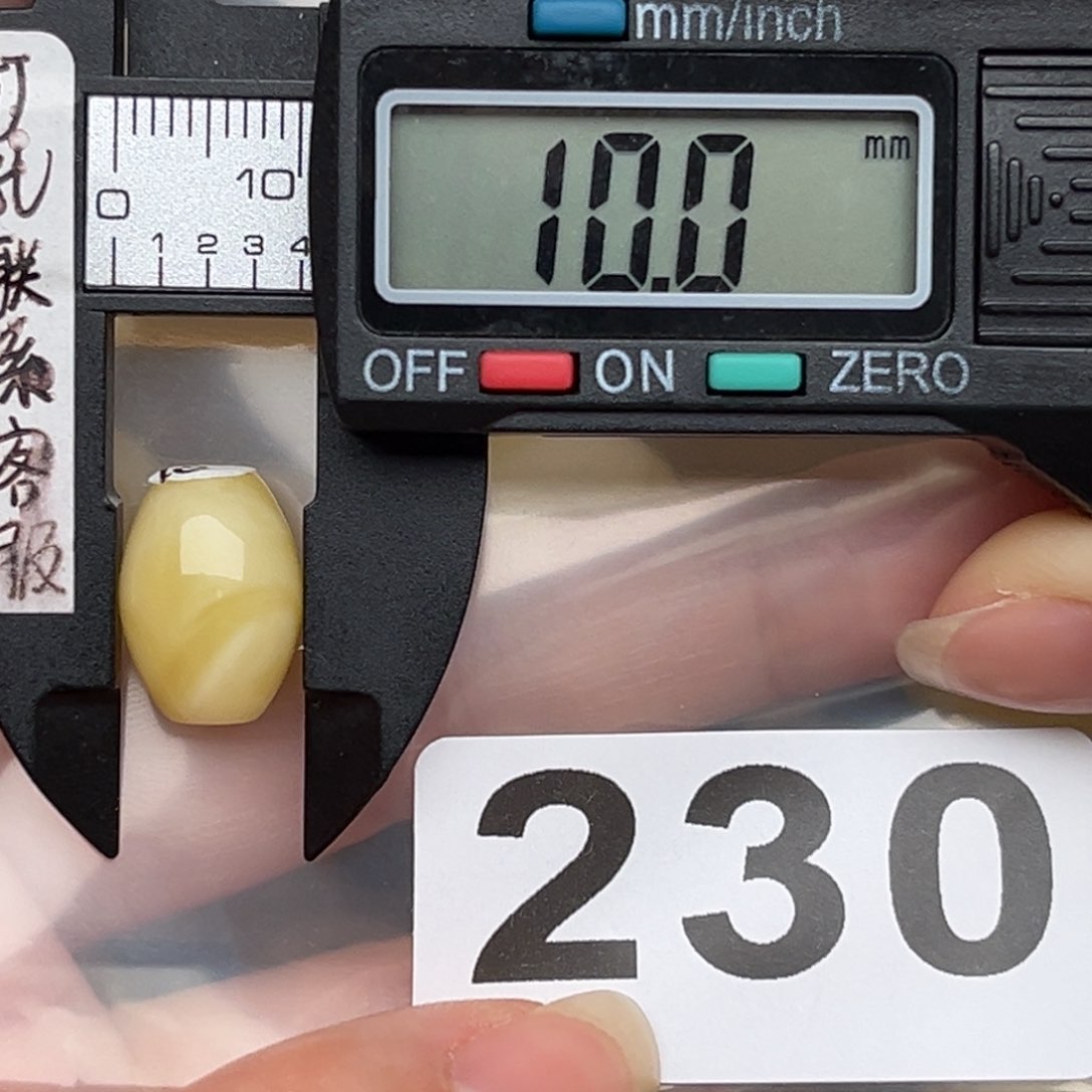 未镶嵌蜜蜡裸石蜜蜡