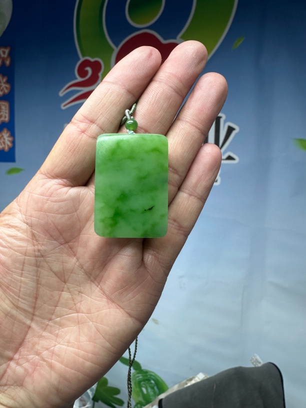 高品质和田玉乌兰海碧玉苹果绿平安吉祥牌