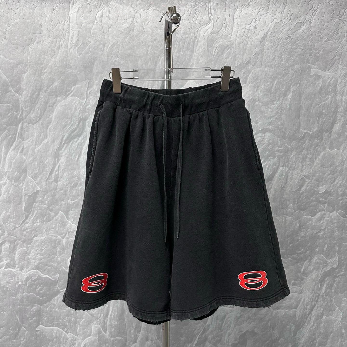 未使用 Balenciaga/巴黎世家 SS24双环印花做旧磨破短裤L码J01917