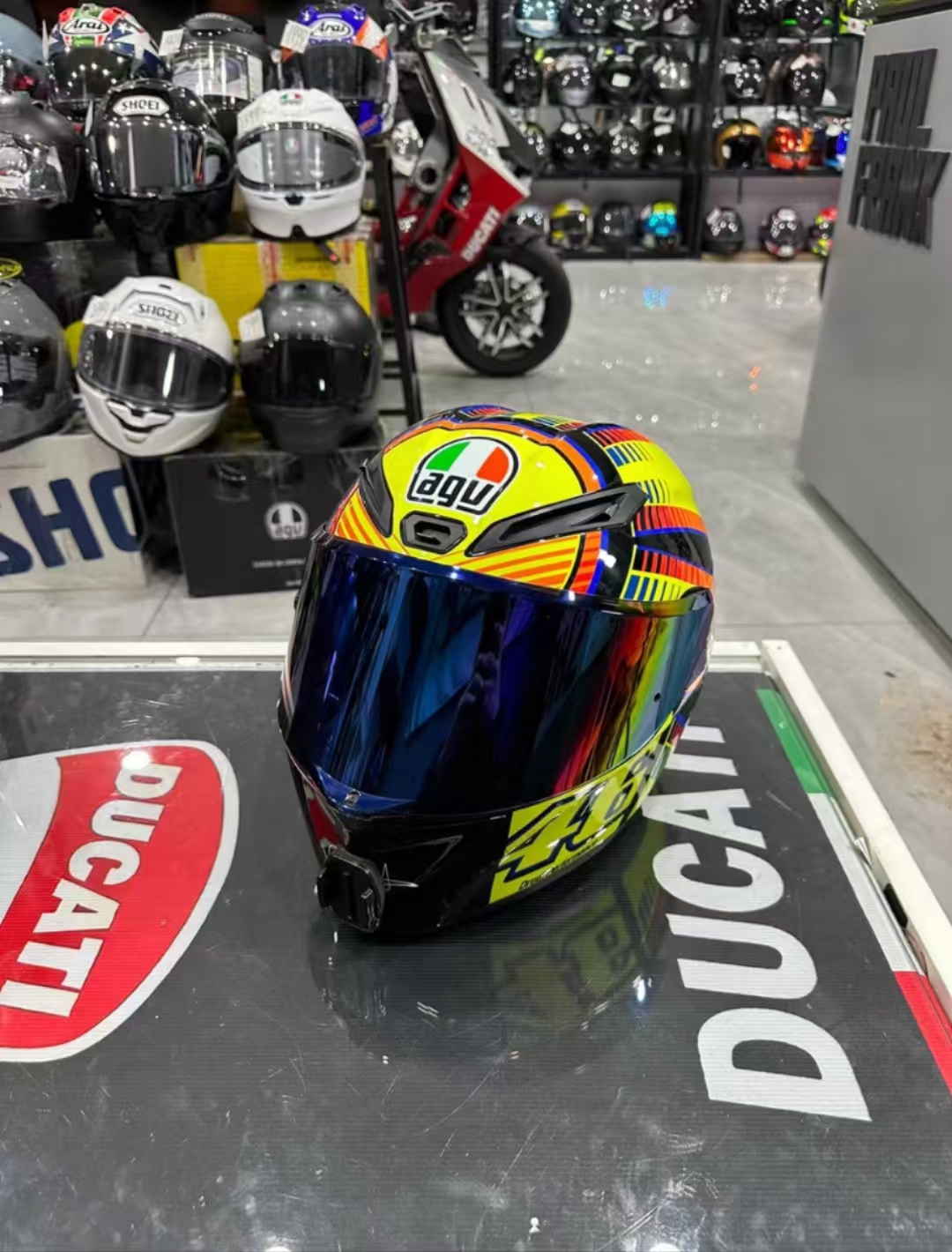 AGV veloces限量版头盔 成色92-95新 尺码M码