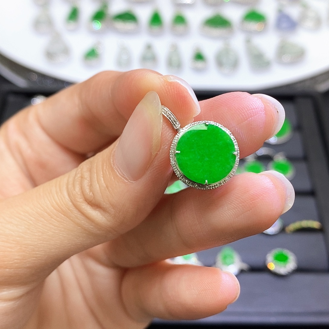 翡翠18K金镶嵌吊坠(不含链)