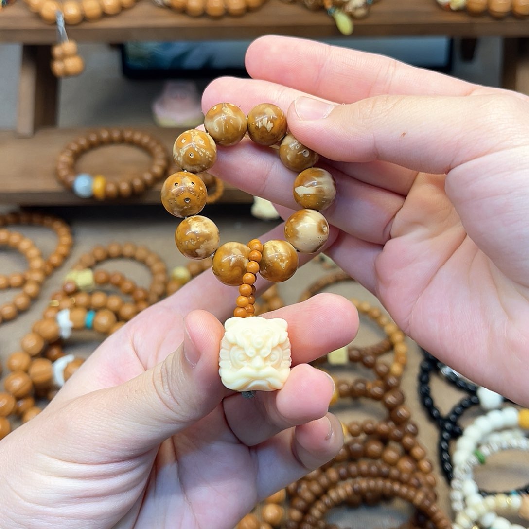 紫金鼠吊坠妖****?手捻搭配醒狮