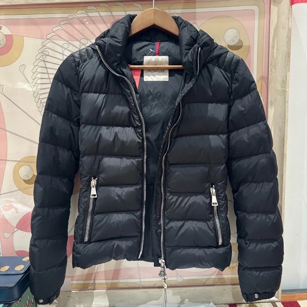 95新 MONCLER 蒙口黑色羽绒服 25120012-01