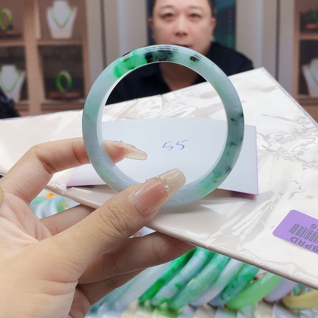 翡翠手镯未镶嵌67788889999999999