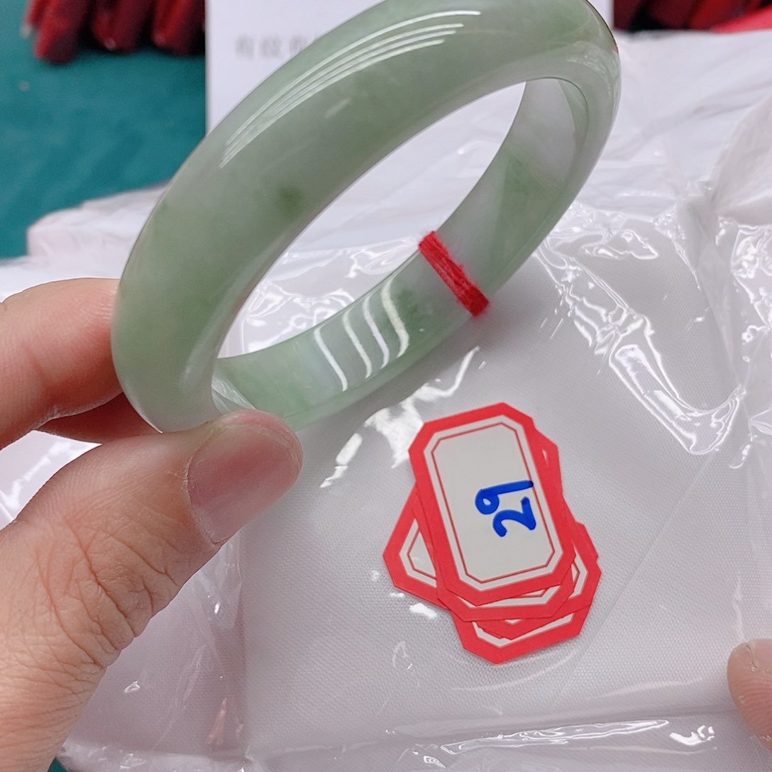 翡翠手镯未镶嵌299999999