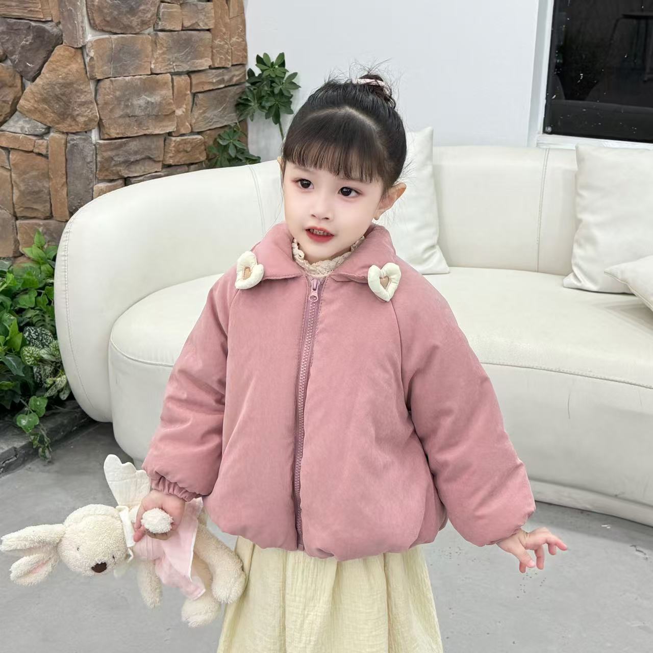 2024新款女童外套韩版冬季加绒加厚时髦可爱宝宝爱心保暖加绒外套