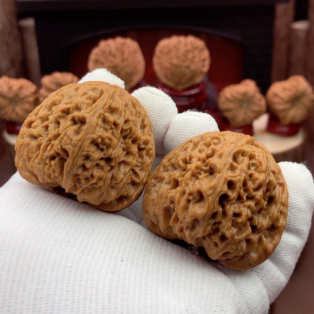 文玩核桃把件正球43.5.43.5.40.5.48克