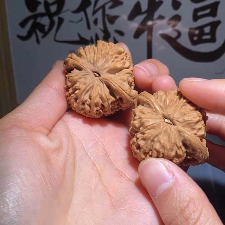 㞮***孞桃核吊坠有时间就给你们送去