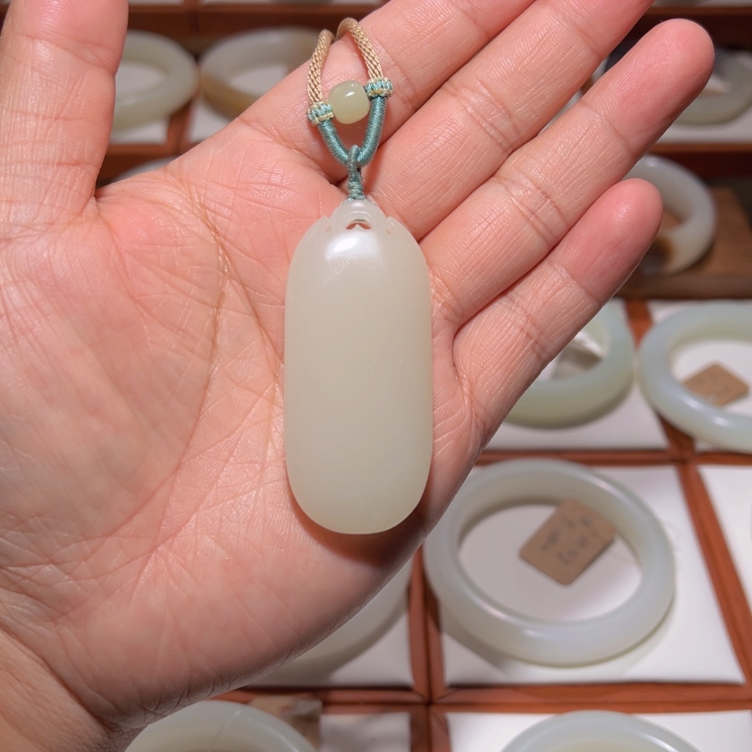 和田玉颈饰未镶嵌和田山料暖白特细无事牌高62宽27厚12