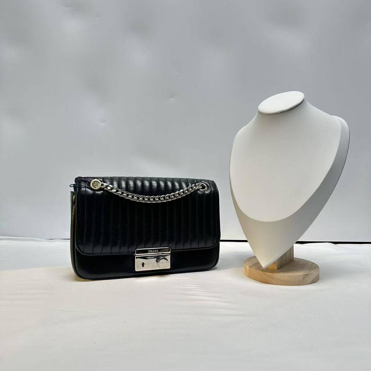 胖虎佳佳/普拉达/95新/公价0/箱包/斜挎包/31B2506120159