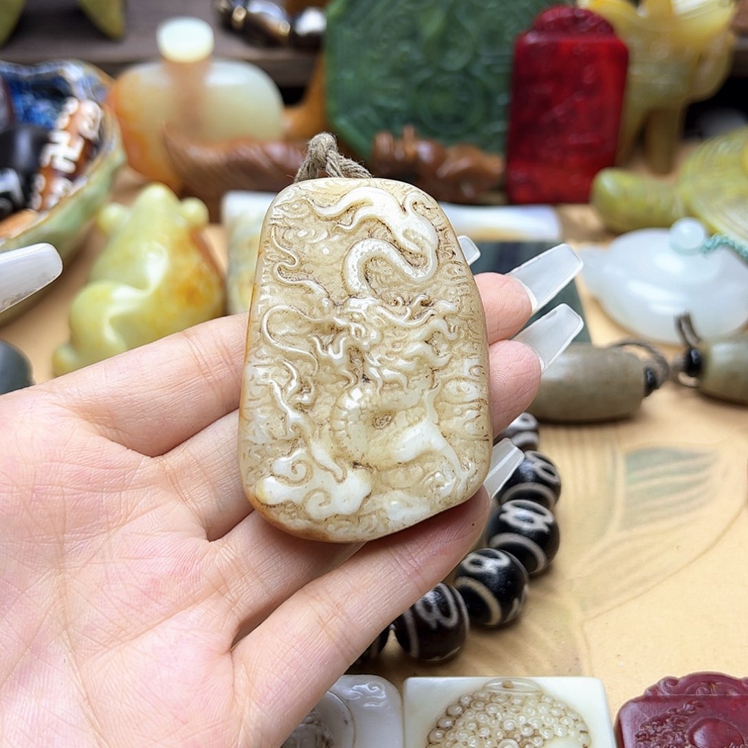 和田玉未镶嵌颈饰