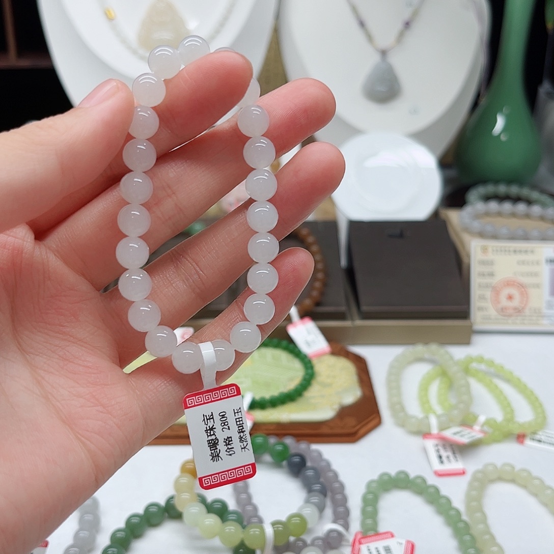 钰***姐未镶嵌手链和田玉