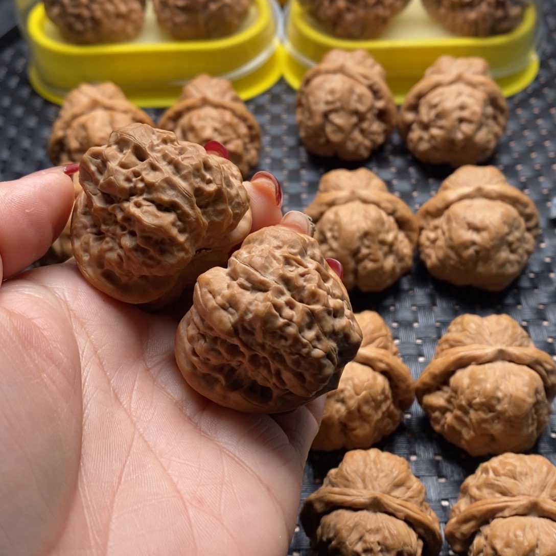 文玩核桃吊坠国***。三角蛙