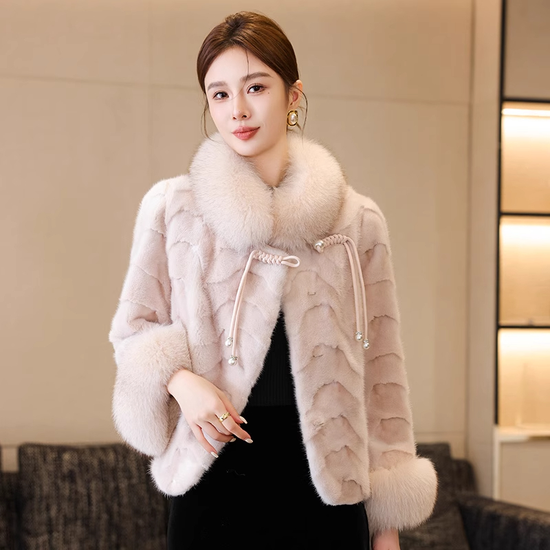 月牙水貂2025冬季新款毛狐狸毛领貂皮大衣小个子新款皮草外套短款