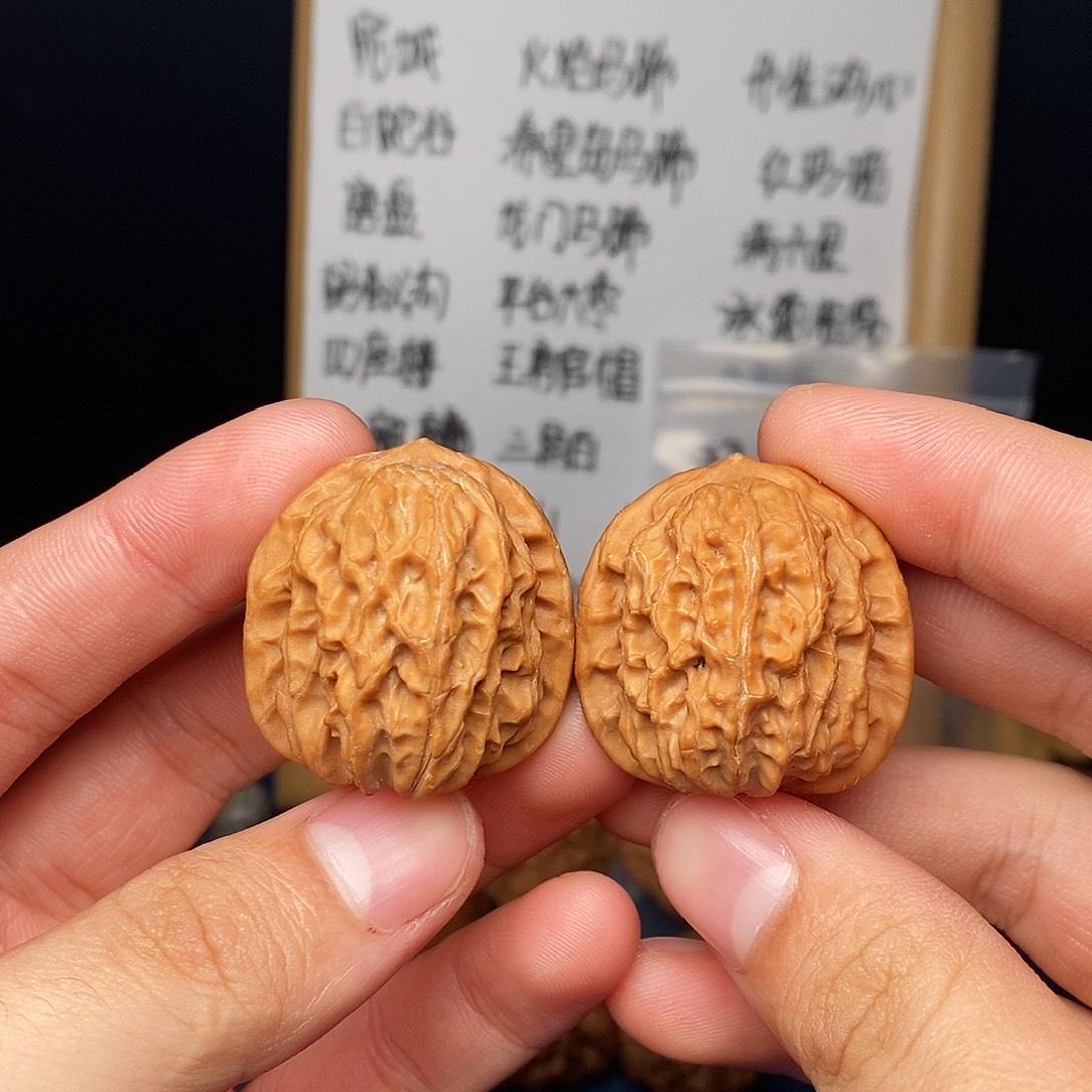 文玩核桃吊坠赤羽