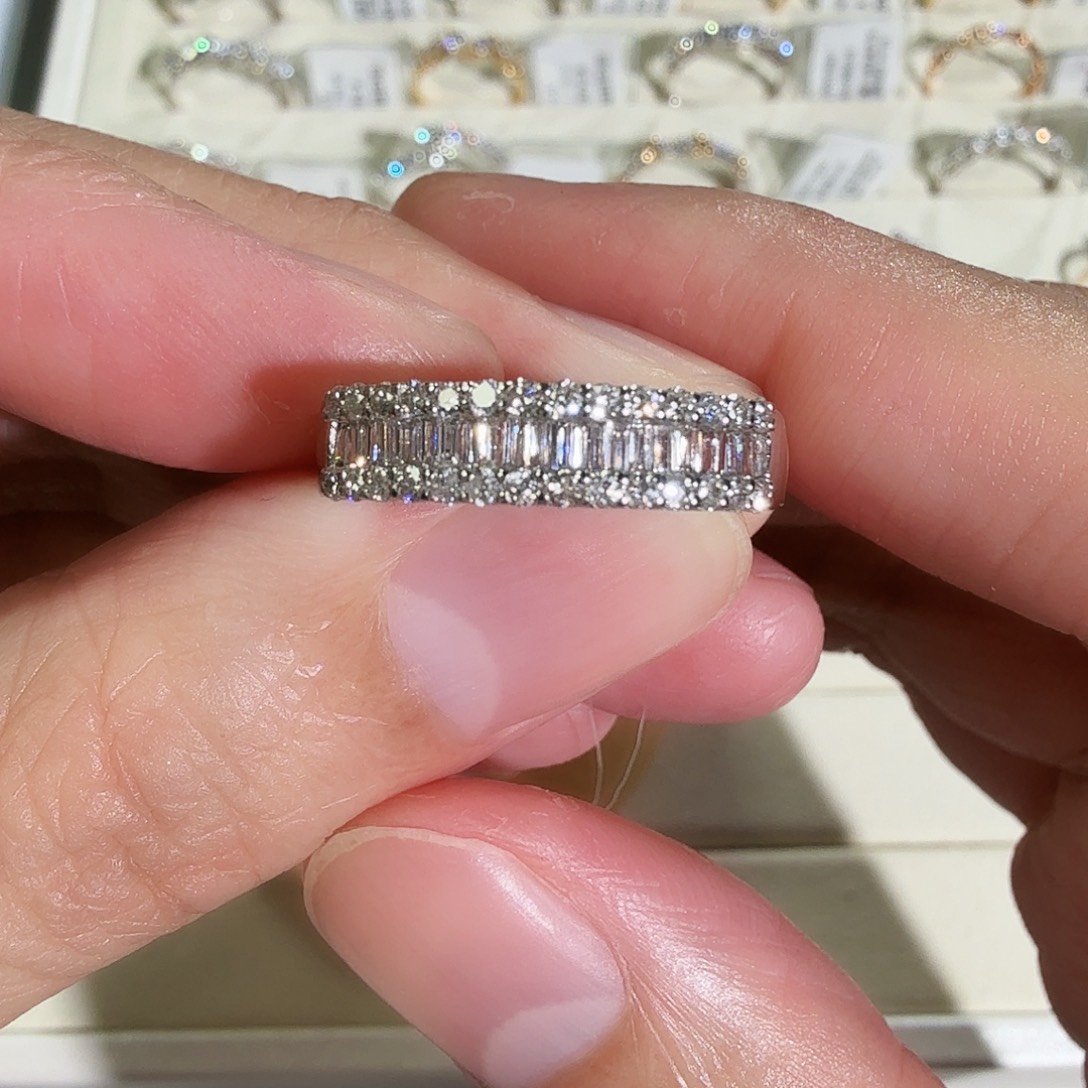 18K金镶嵌戒指/指环钻石