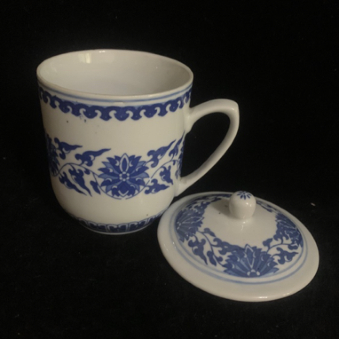 景德镇市东风瓷厂生产的茶杯