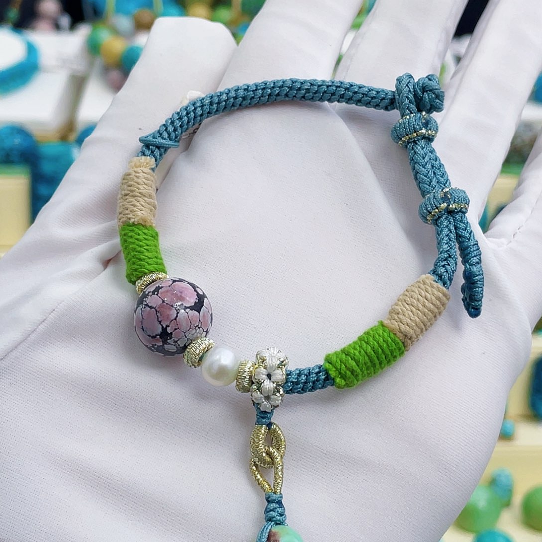 绿松石未镶嵌颈饰