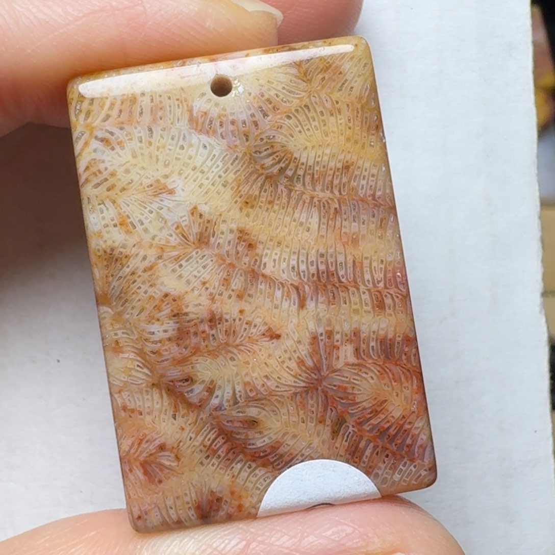 硅化玉红彩花纹，可盘未镶嵌