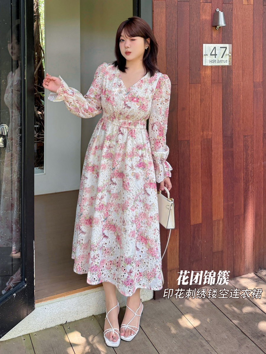 YH-3122大码女装2025秋季新款V领重工刺绣长款泡泡袖连衣裙胖妹妹