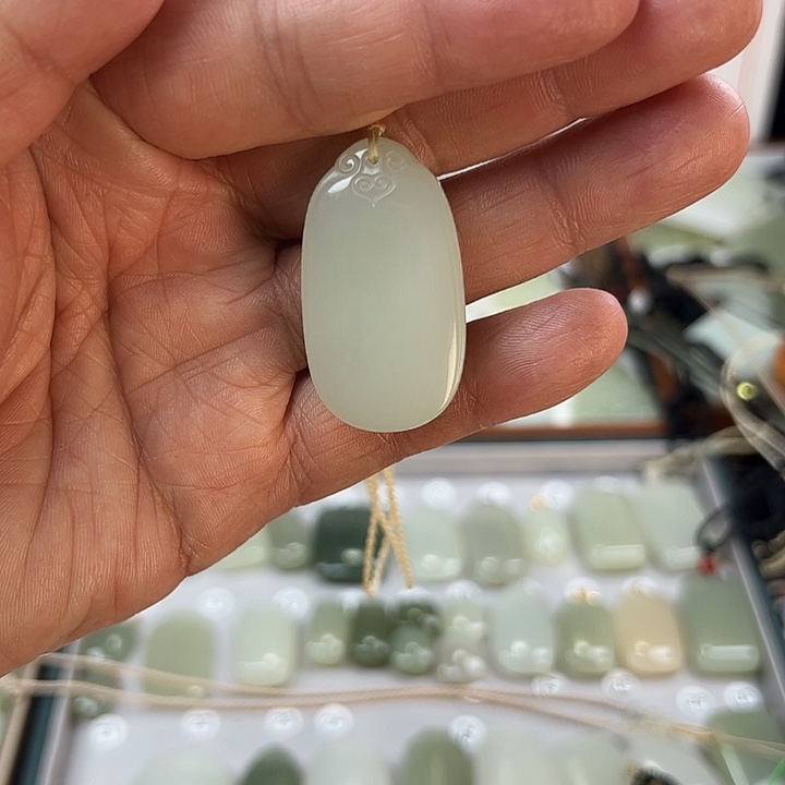 和田玉未镶嵌颈饰