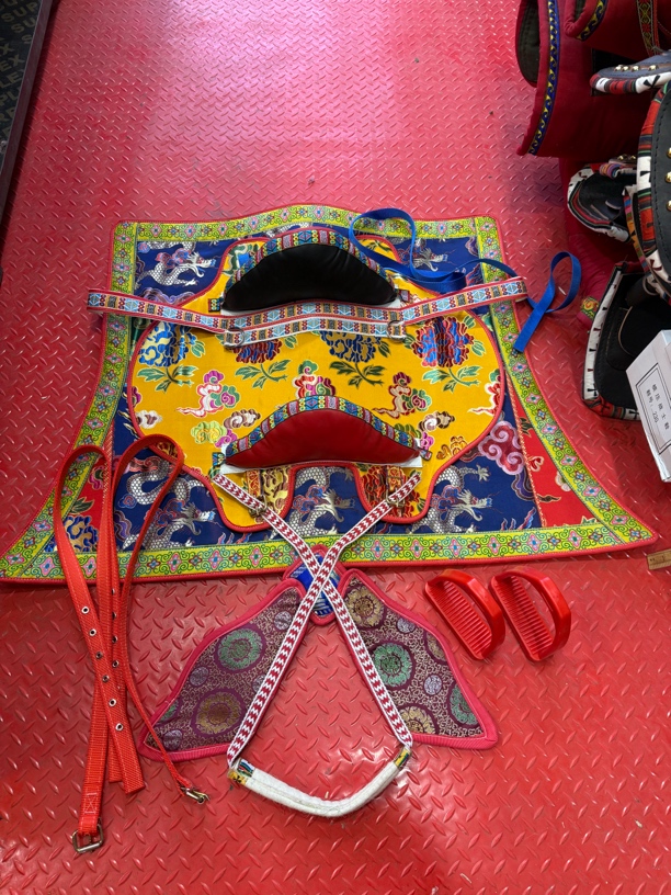 民族风手工艺品段子马鞍