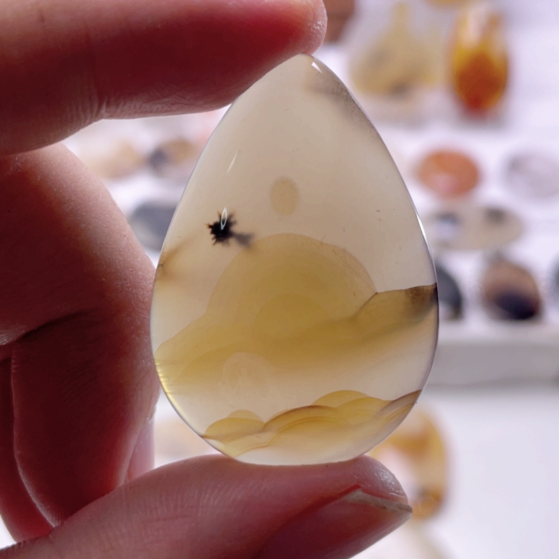 玛瑙/玉髓颈饰未镶嵌