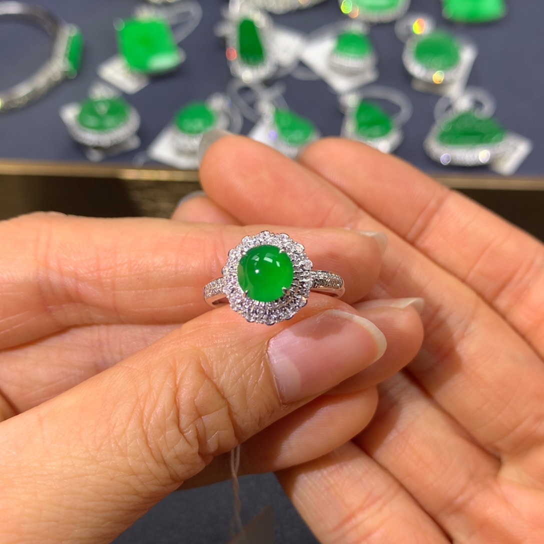 翡翠戒指18K金镶嵌翡翠