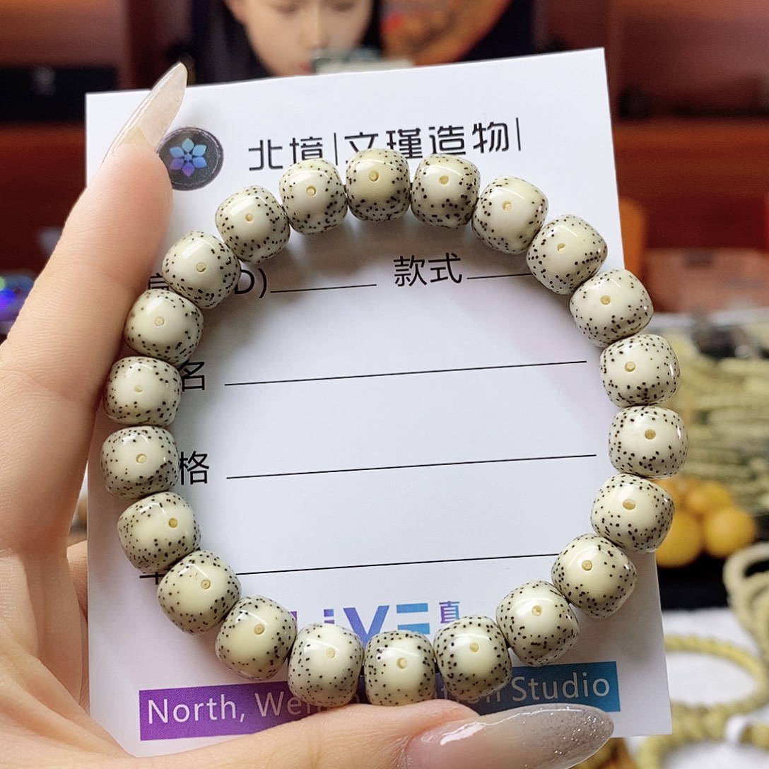 星月菩提吊坠10.5x9.5骨瓷白黄金瞳