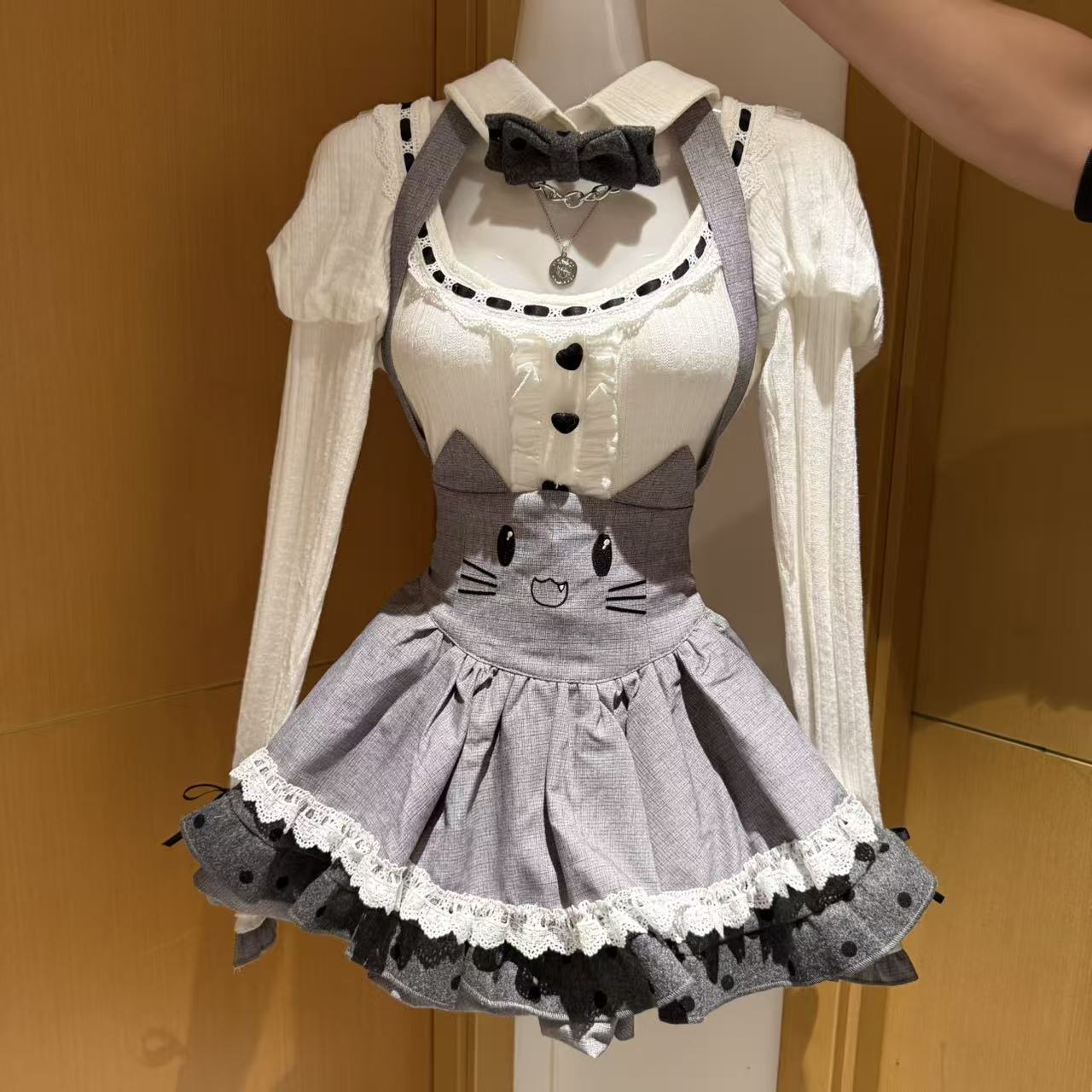 亚萌少女上衣灰喵玩偶背带裙