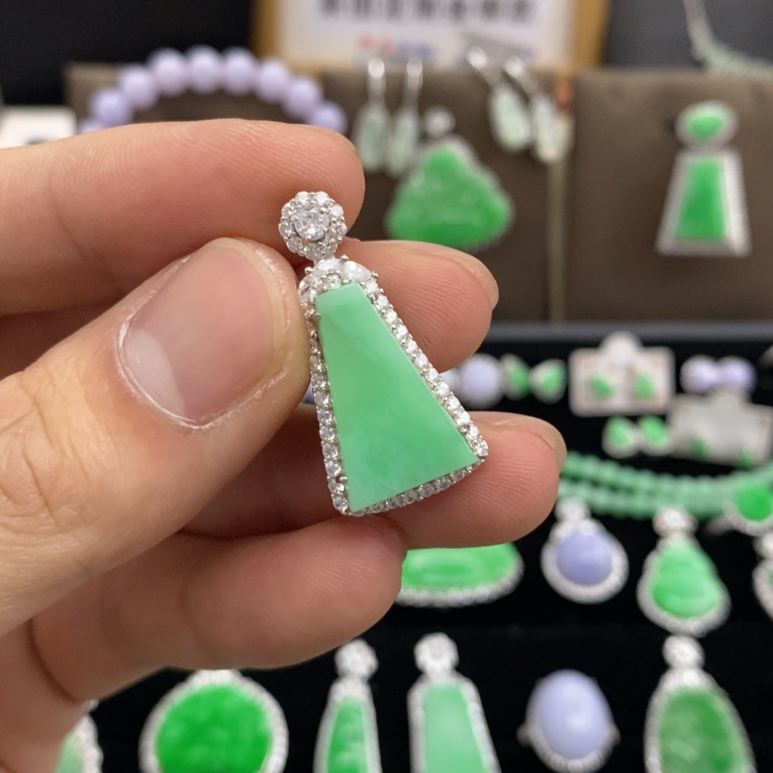 翡翠颈饰银S925镶嵌天然翡翠