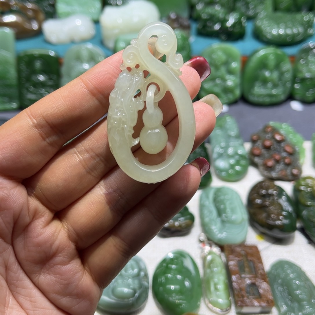 和田玉颈饰未镶嵌