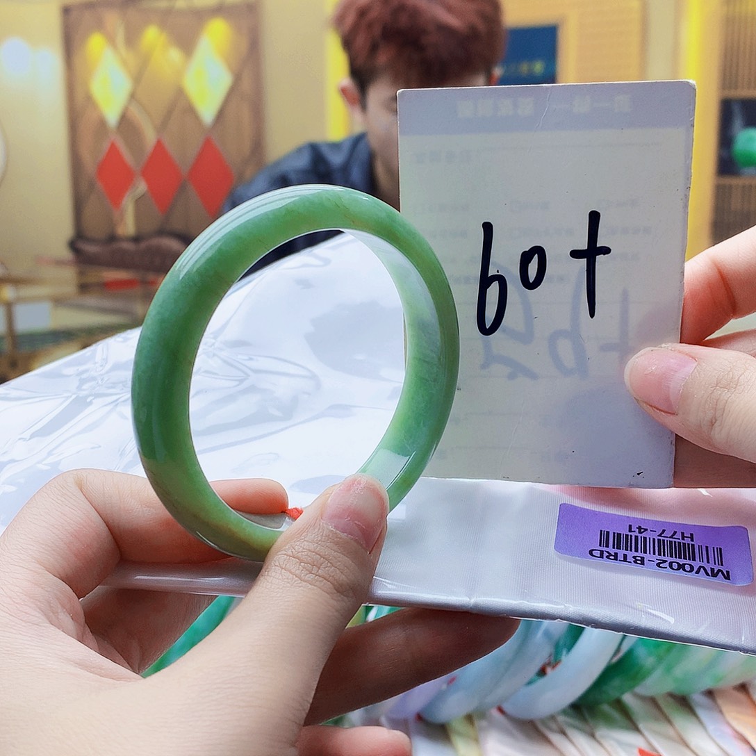 翡翠未镶嵌手镯000……