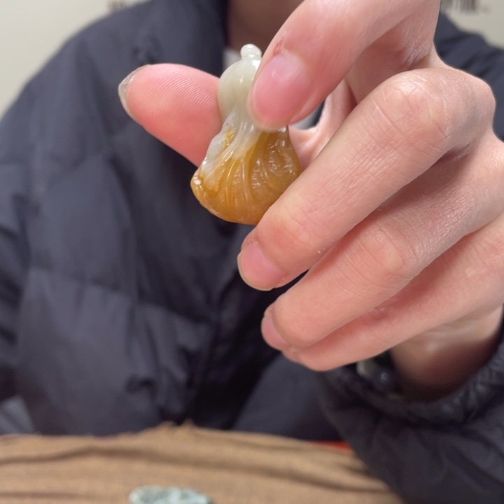 和田玉未镶嵌把件