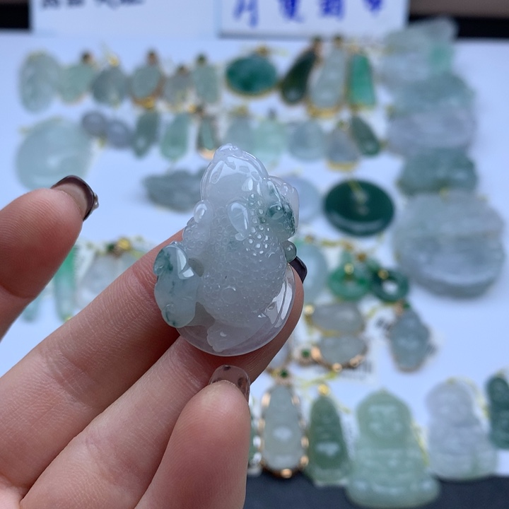 翡翠颈饰未镶嵌翡翠