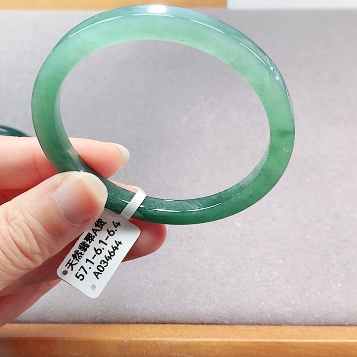 【闪购商品】翡翠手镯（圆镯）未镶嵌