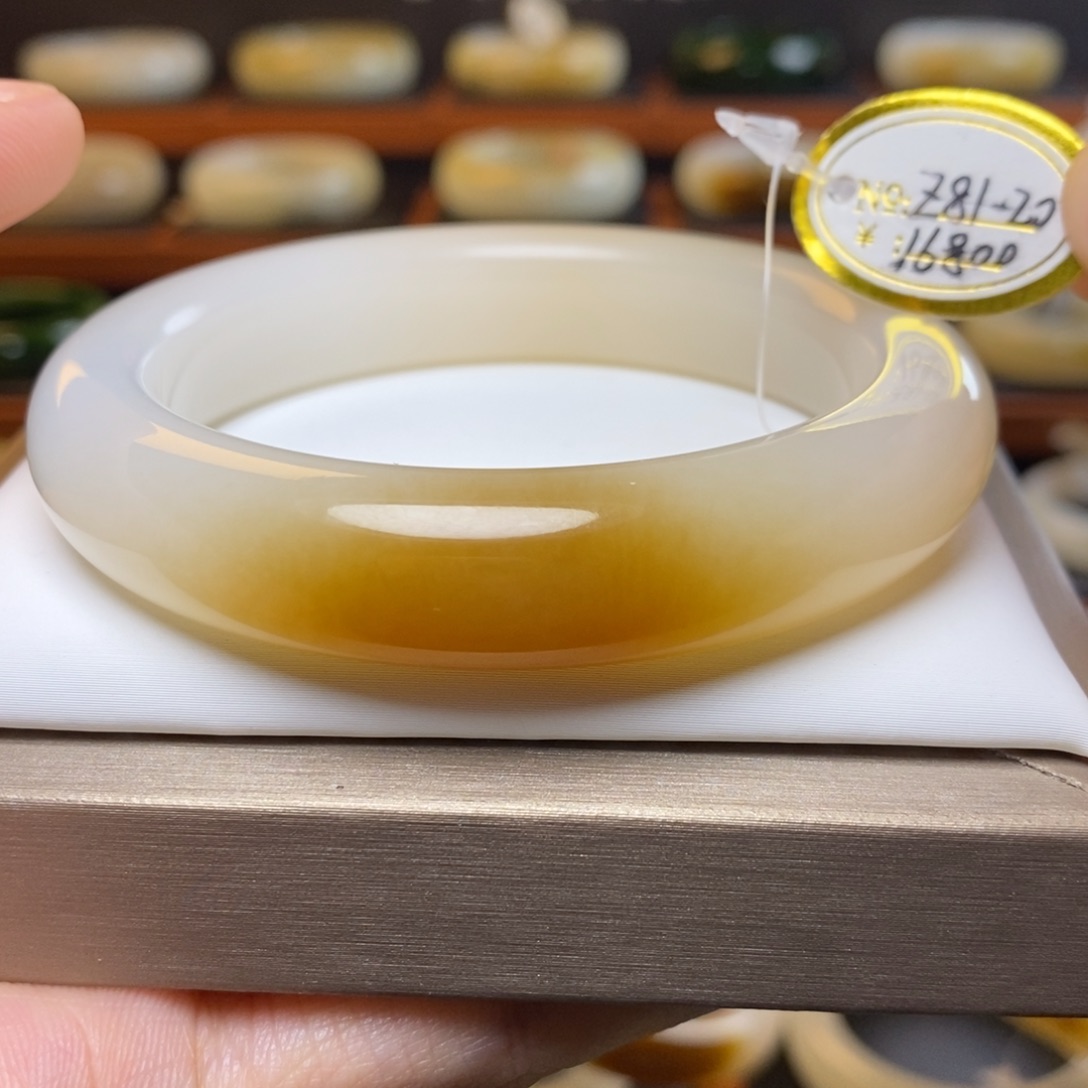 和田玉（糖玉）未镶嵌手镯