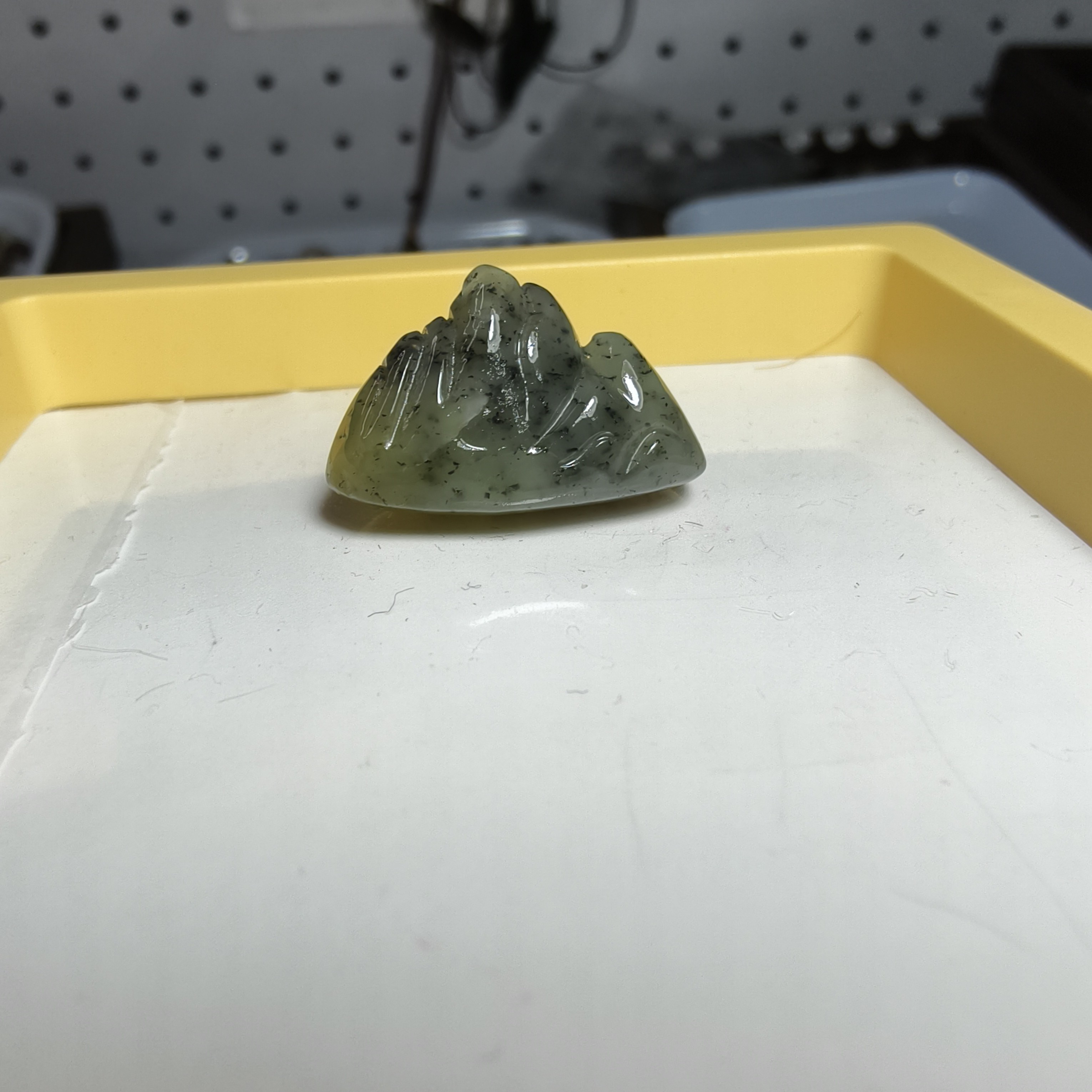 微瑕天然和田玉青花小山吊坠1个有棉有纹裂不退不换随机发货