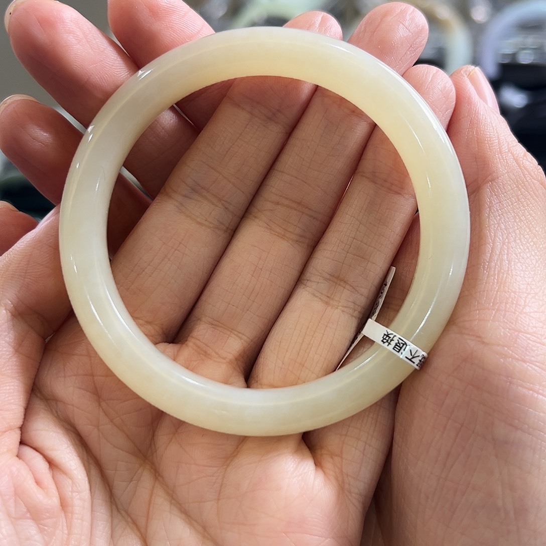 猫***姐和田玉未镶嵌手镯60