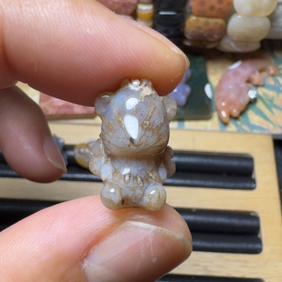 硅化玉纯天然有机玉石 保真色未镶嵌三毛天使熊