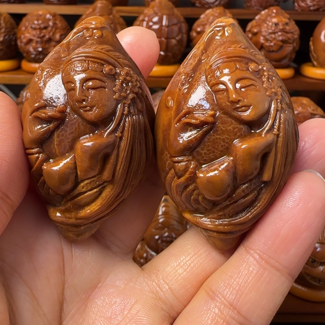 ^***杨把件橄榄核美女手把件