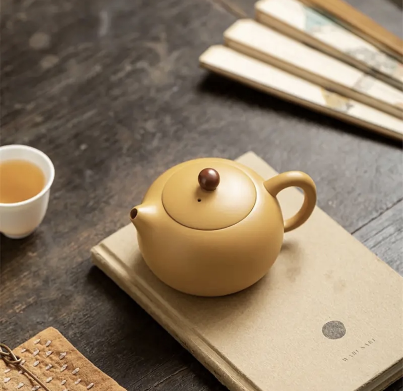精工黄段泥鸿运当头短嘴西施茶具D1