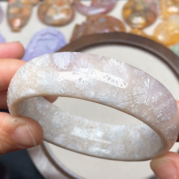 硅化珊瑚（珊瑚玉）手镯未镶嵌/60