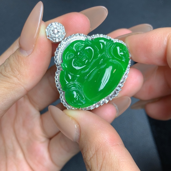 L***娜翡翠18K金镶嵌吊坠(不含链)总价69800