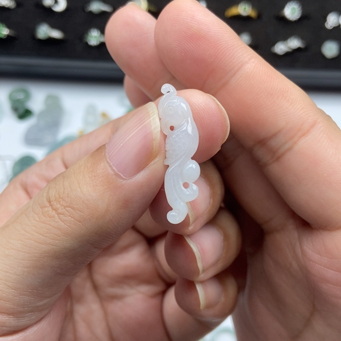 翡翠未镶嵌颈饰00000009