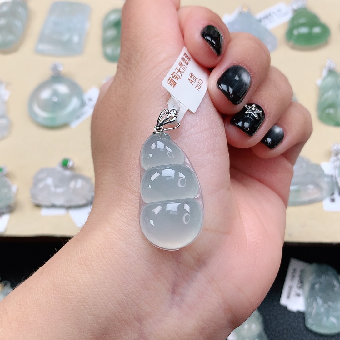 翡翠颈饰18K金镶嵌豆子