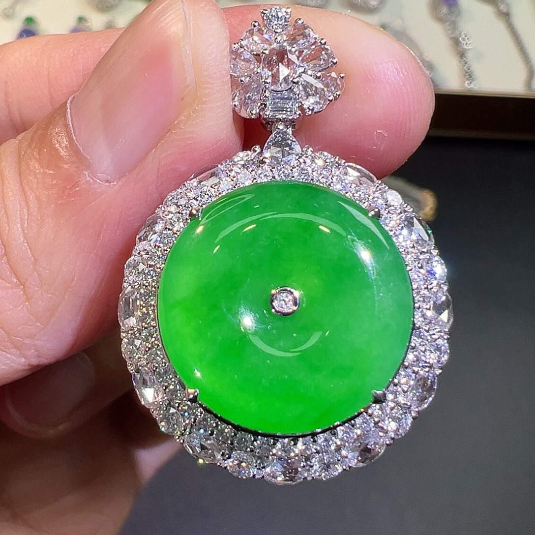 翡翠颈饰18K金镶嵌翡翠