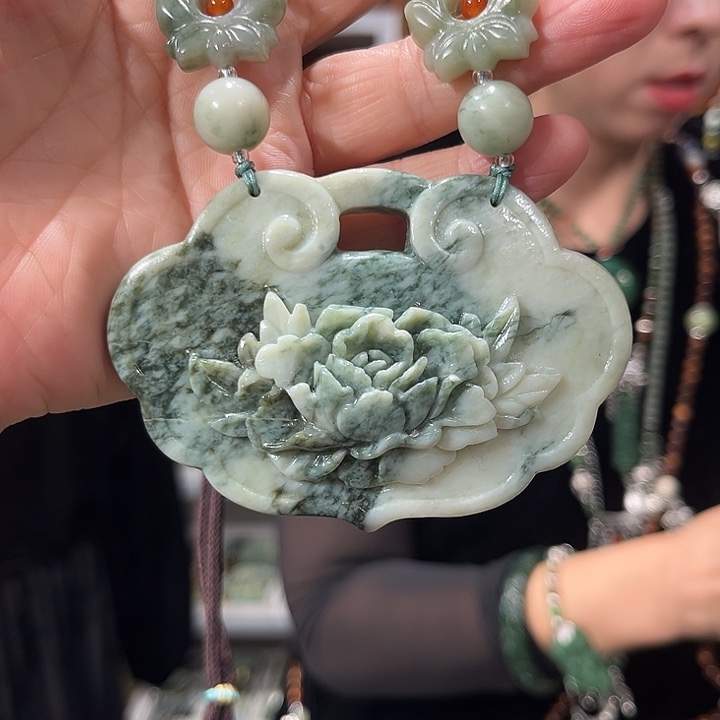 颈饰未镶嵌和田玉